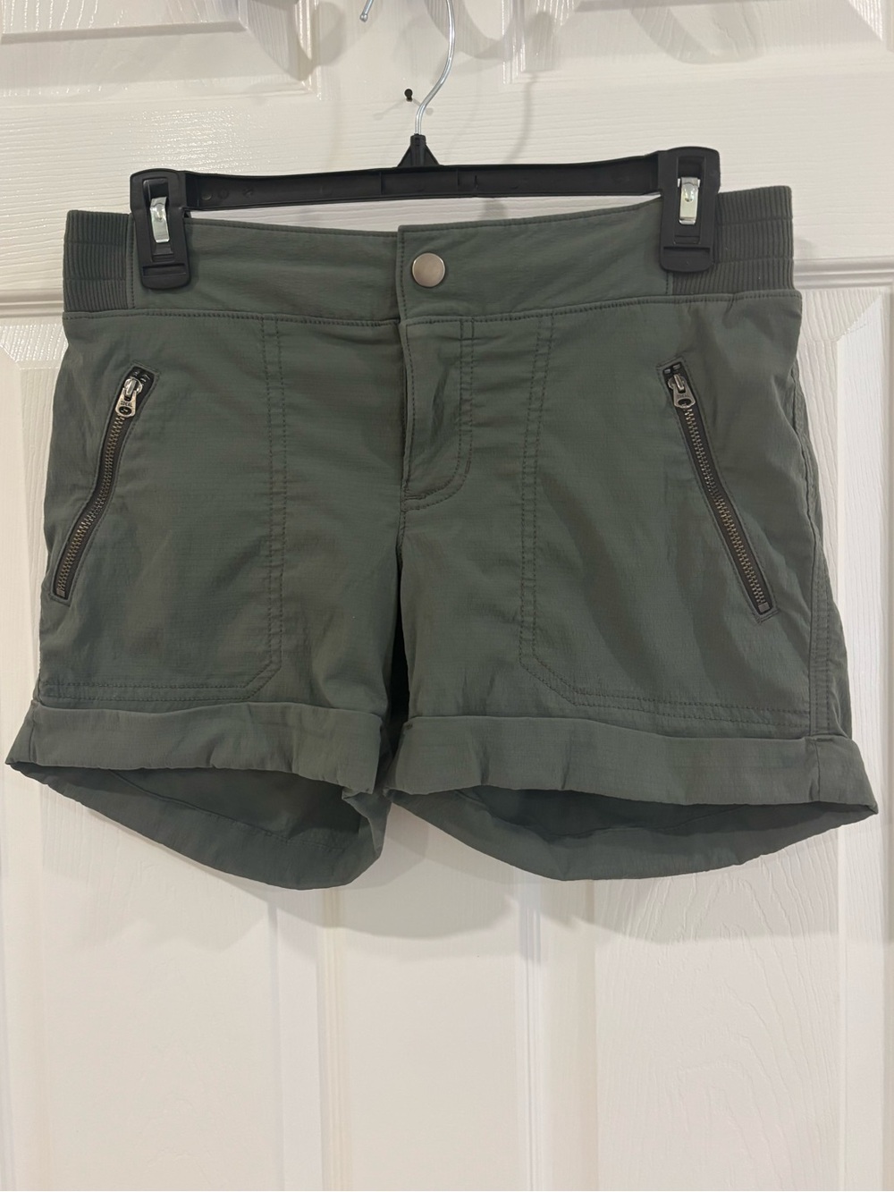 Athleta Trekkie North Cuffed Short